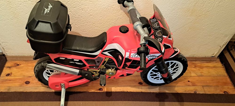 Детски акумолаторен мотор, малко употребяван!