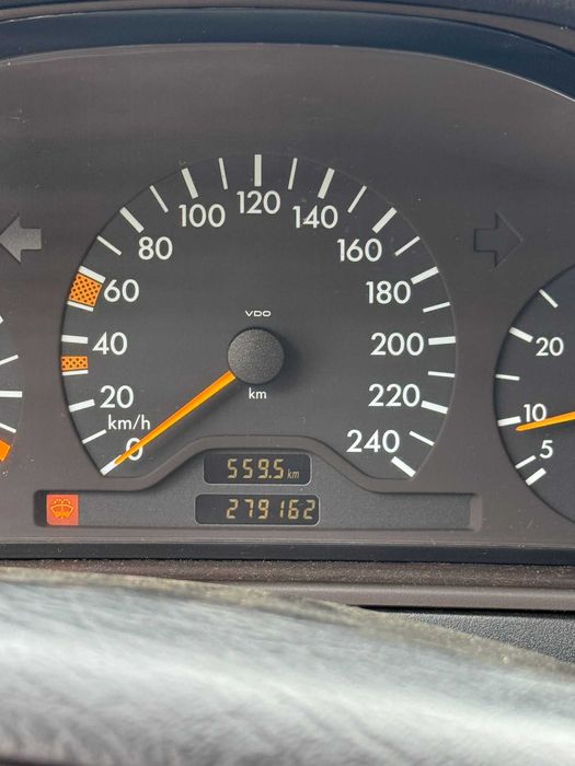 Mercedes-Benz E-Class (W210)