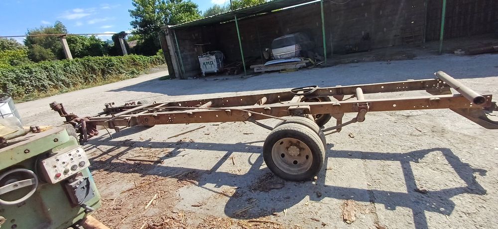 Шаси за ивеко 35-10 дълга база двойна гума междуосието е 390см