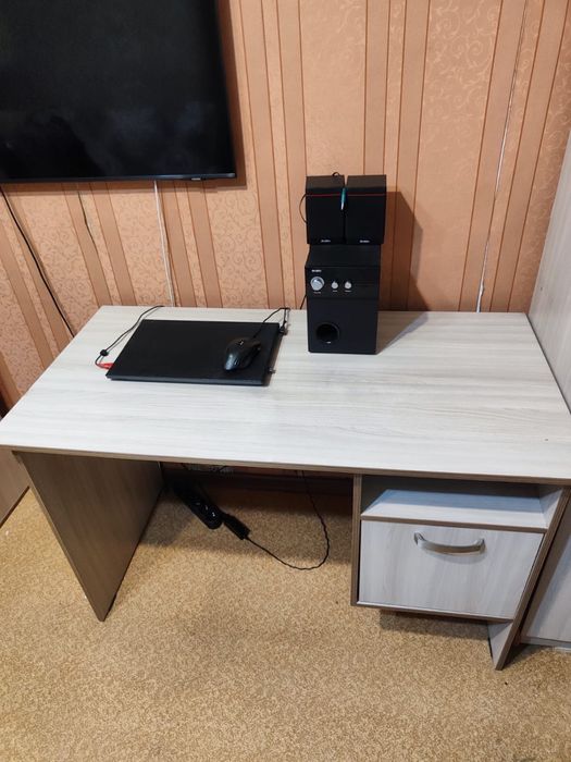 Продам стол