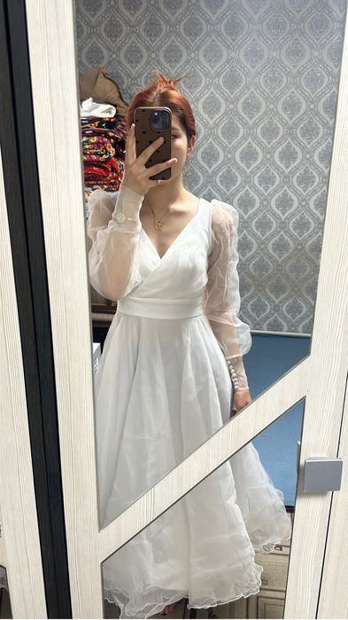 Белое вечернее платье, надевалось 1 раз