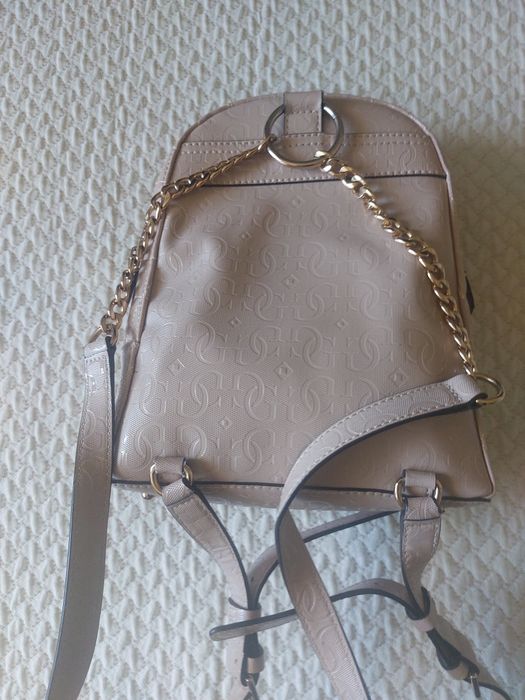 Оригинална раничка Guess