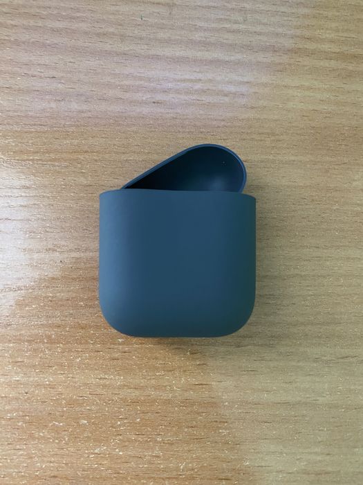 Чехлы для AirPods 2 и AirPods 3