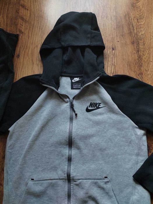 Nike Hoodie Tech Fleece Essentials - юношеско горнище 147-158см