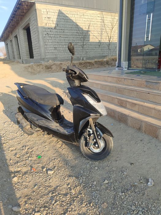 Cavalo benzinli skuter sotiladi