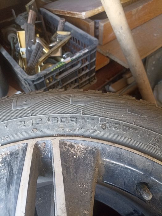 Шины зимние 215/60/17