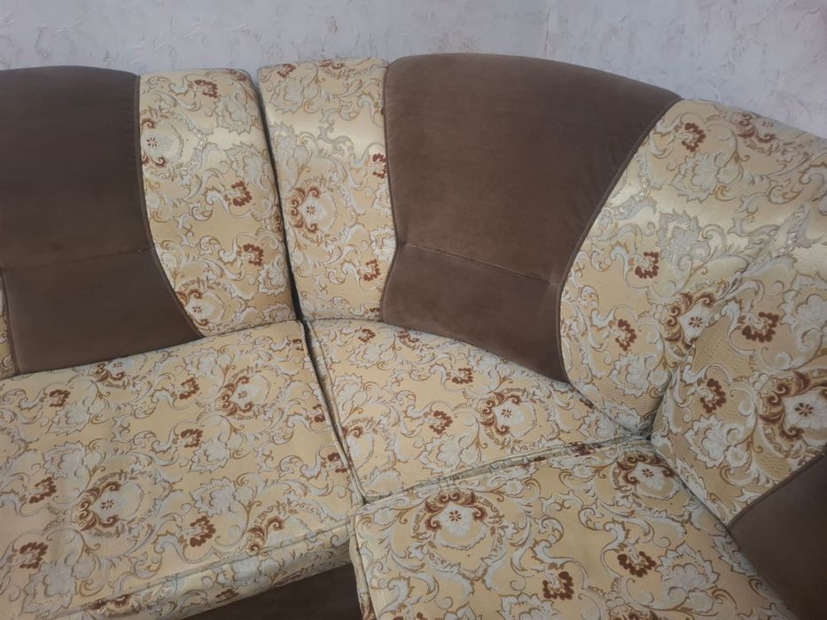 Продам диван в нормальном состоянии