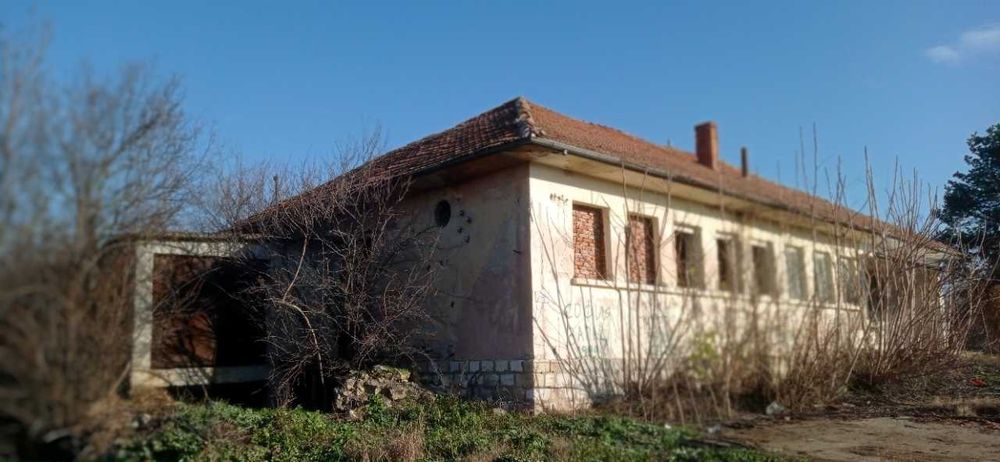 Фурна 350 м2 и 1500 м2 земя