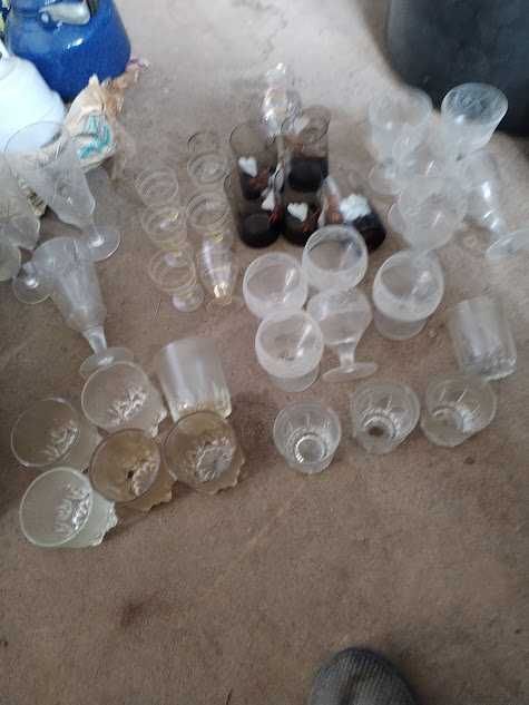 Продавам стари, легени, медни подноси и джезвета, кани, чаши, тави.