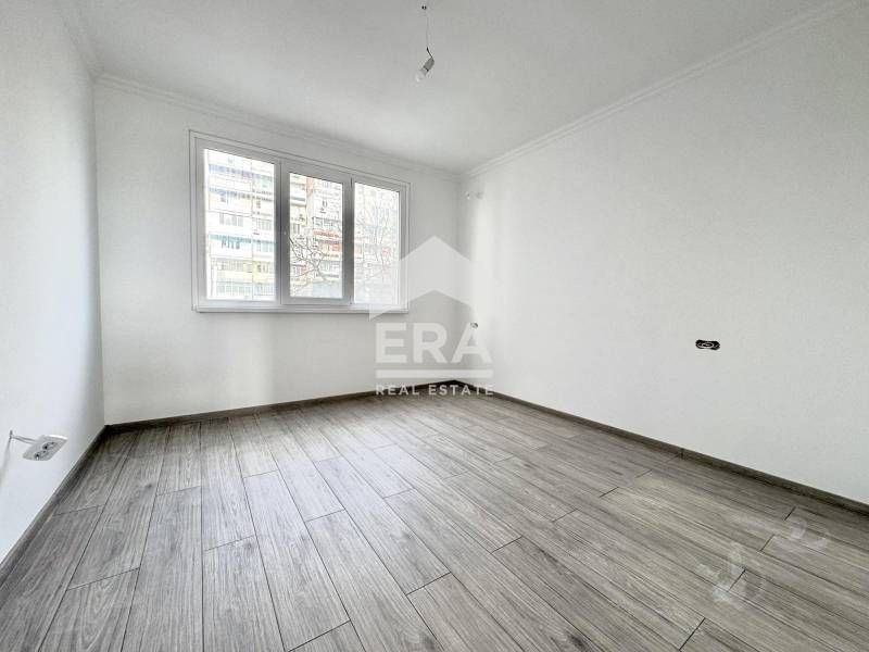 Продава се Тристаен апартамент в Варна, Възраждане 3 - 65 кв.м за 1205 €/кв.м - Снимка #3