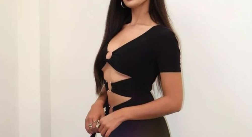 Дълга черна рокля