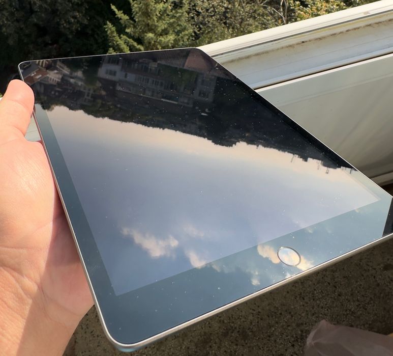 Apple iPad 8th Gen (A2270), 10.2" 32GB