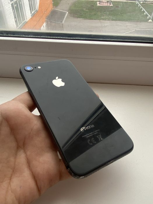 Продам айфон 8 на 64гб