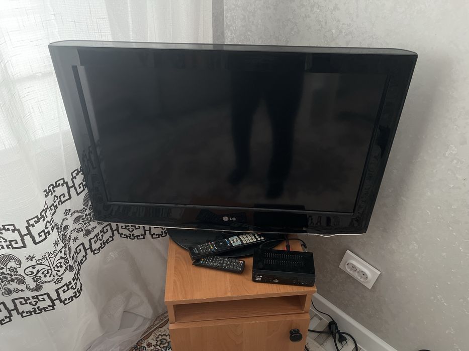 Телевизор LG рабочий ( + приствка отау, + антена)