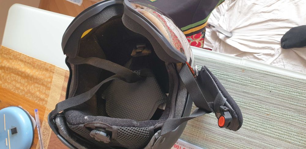 Каска за ски, нова, за любители