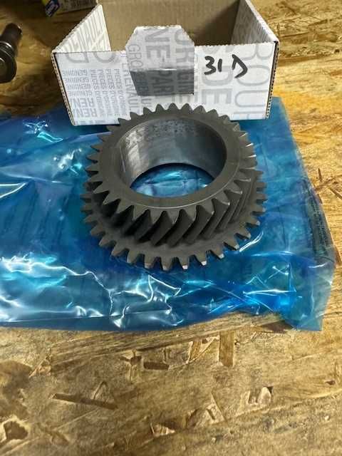 pinion viteza 5  renault master 2.3 dci 31z dinti cod:82 00 270 281