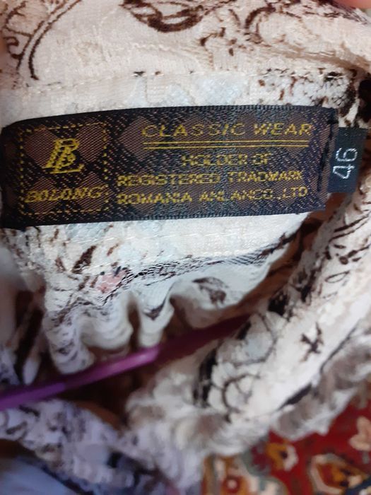 Bluză cu broderie și mâneci clopot mărimea M