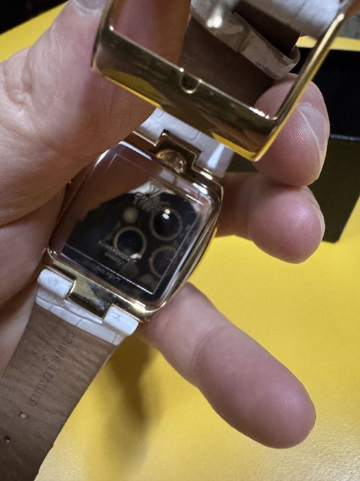 GUESS Watch White Gold-tone Unisex/Women