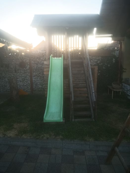 Casuta din lemn pentru copii