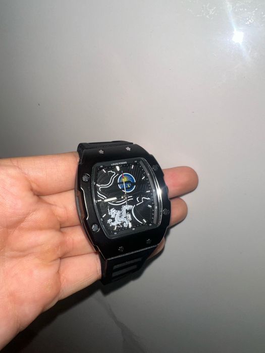 Оригинальные часы (черные, удобные)