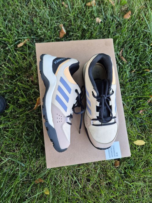Осенние ботинки Adidas Terrex