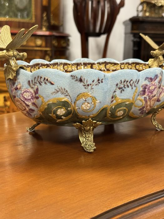 Fructiera deosebita din portelan cu ornamente din bronz