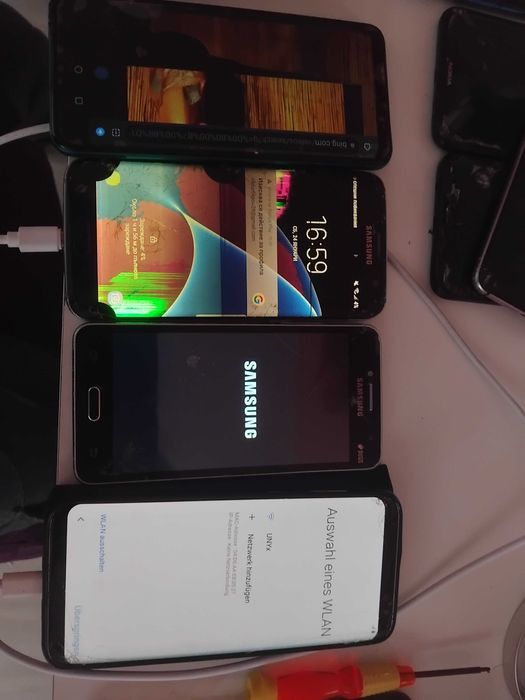 Телефони за части