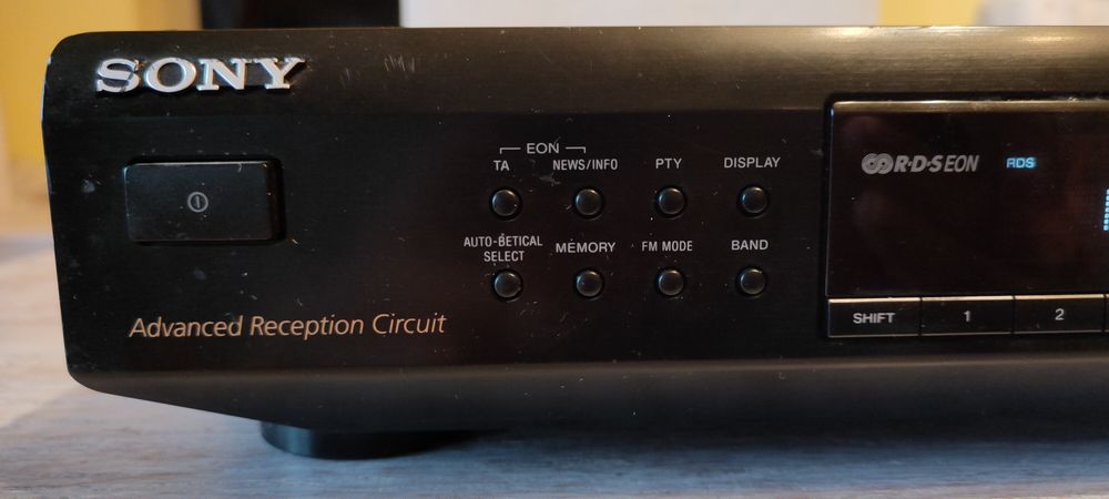 Vând boxe. și un Tuner Sony