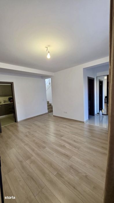 Casa tip duplex de vanzare — zona Capitol, Pitesti