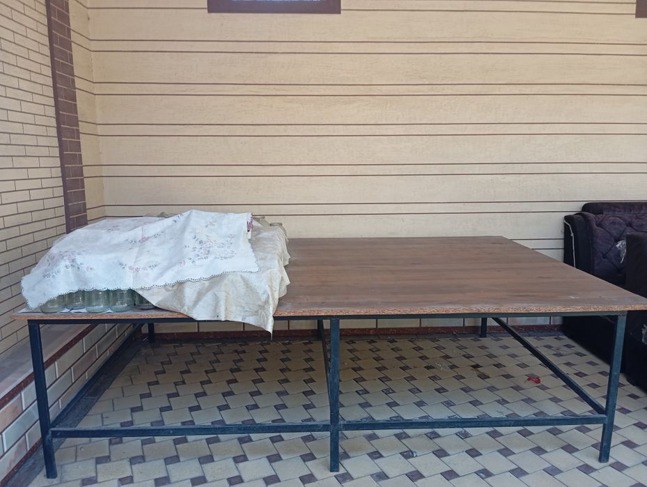 Tirikotaj uchun stol sotiladi