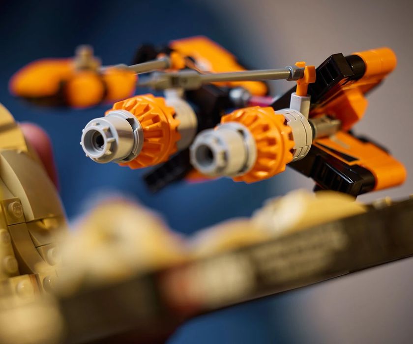 LEGO® Star Wars™ 75380 - детски Диорама от състезанието в Мос Еспа