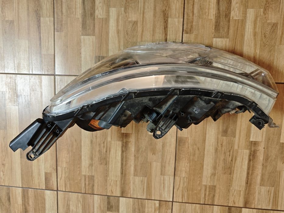 Far stânga Peugeot 4008 xenon OEM – sticlă spartă – complet, cu balast