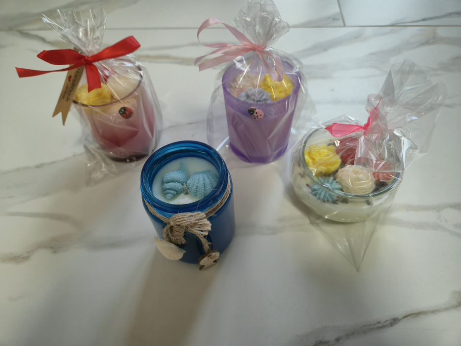 Confectionez lumânări parfumate handmade din ceară naturală de soia