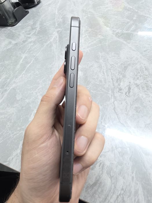 iPhone 17 почти новый. Без царапин.