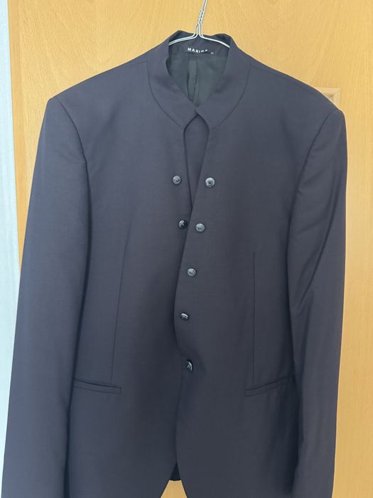Vând costum modern