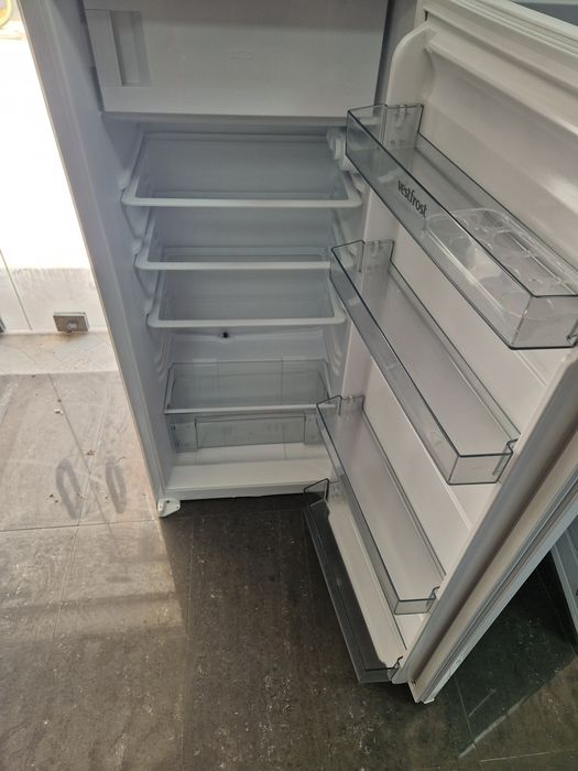 Хладелник за вграждане Gram 123 см