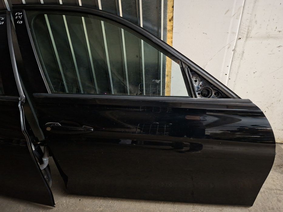 Ușă BMW F30 culoare 668 Schwartz II in stare foarte buna