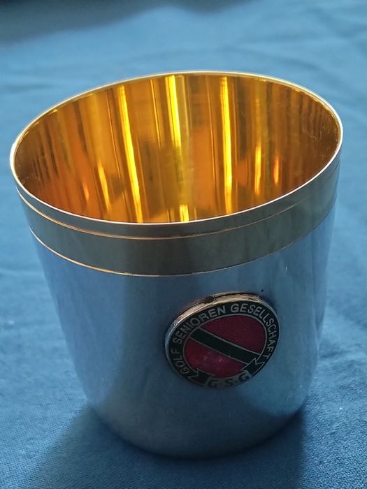 Продавам сребърна чаша с позлата Emil Herrmann Waldstetten
