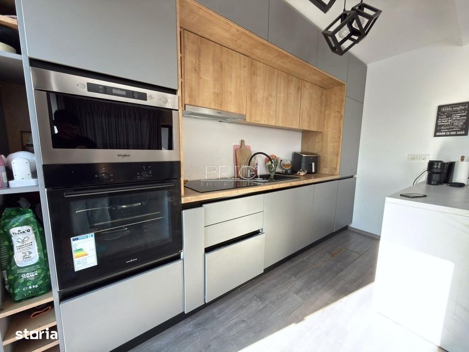 Casa, 90mp, 3 camere, 3 bai, cu Garaj si Curte