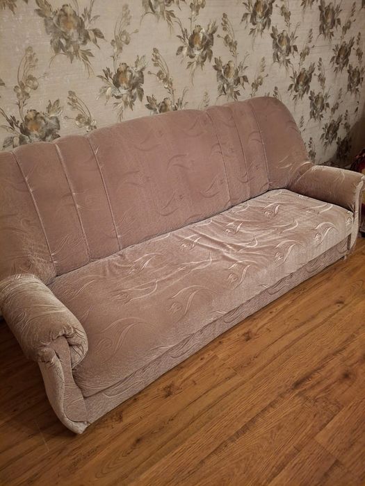 Продается диван.