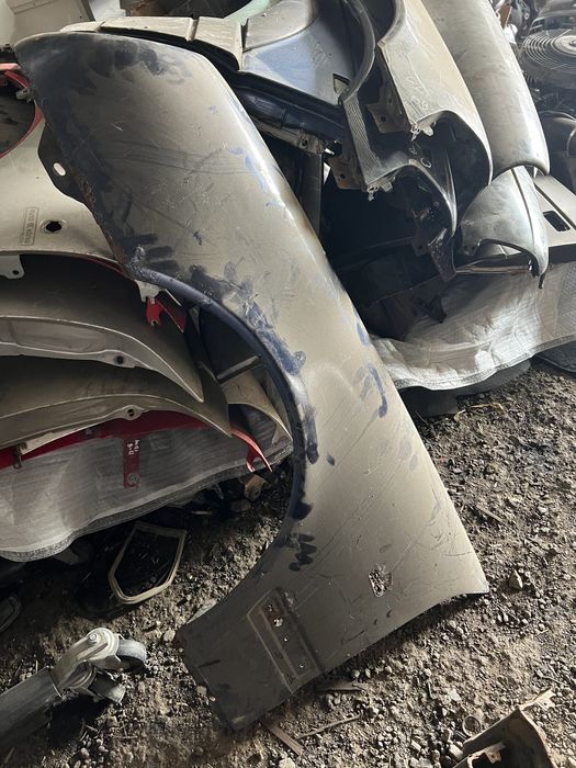 Продам крыло мерседес Бмв