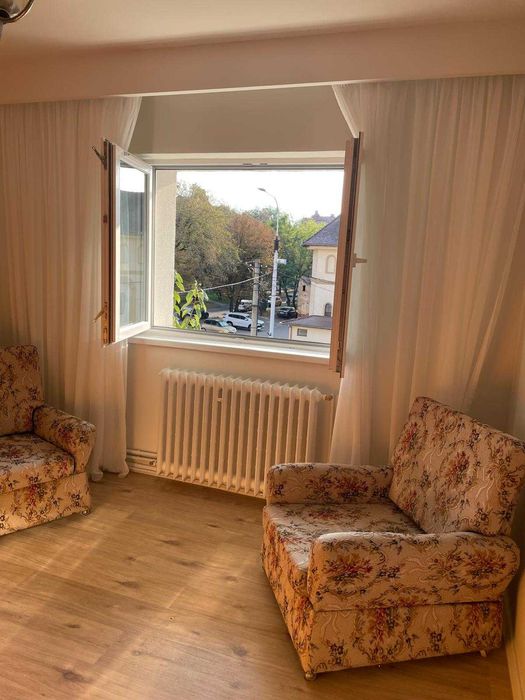 Apartament 4 camere de închiriat