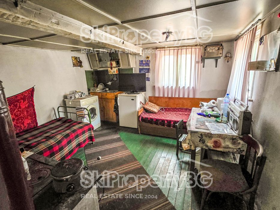 Две къщи с голяма градина в село Райово!