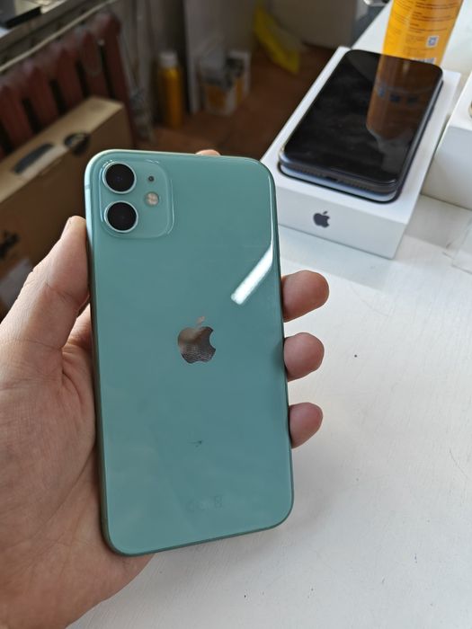 Продам iPhone 11 64 ГБ памяти