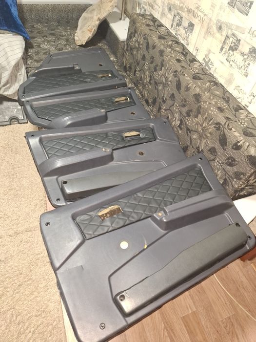 Продам дверные карты ваз 21099