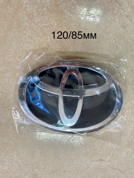 Емблема Toyota corolla avensis