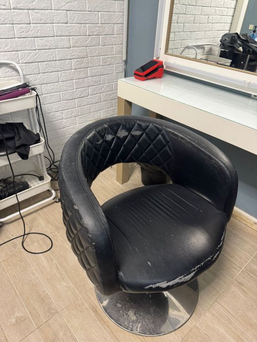 Продаеться мебель для салона красоты б/у