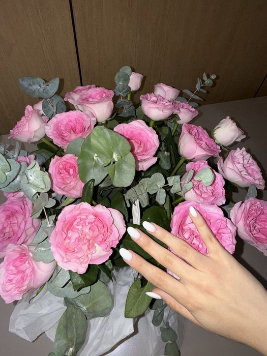 Свежая 21 роза в корзине