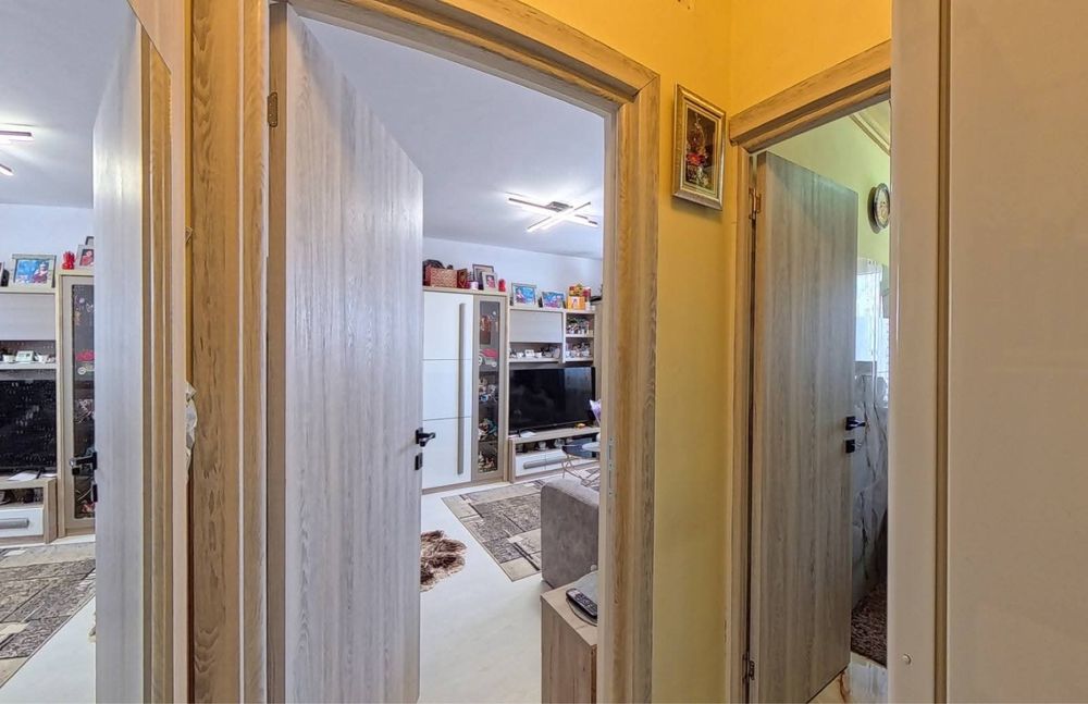 Vand apartament 3 camere