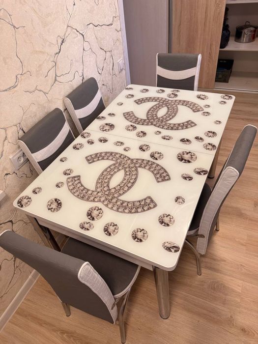 Срочно продается набор стол со стульями !